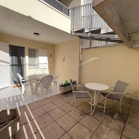 Appartement T2 Avec Terrasse Et Parking, A 50m De La - Fr-1-702-70