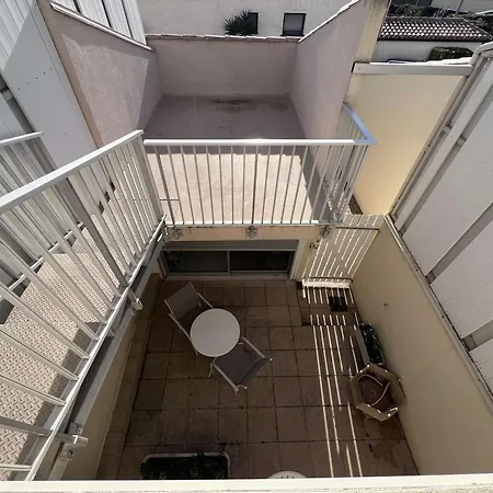 T2 Avec Terrasse Et Parking, A 50m De La - Fr-1-702-70 Appartement *